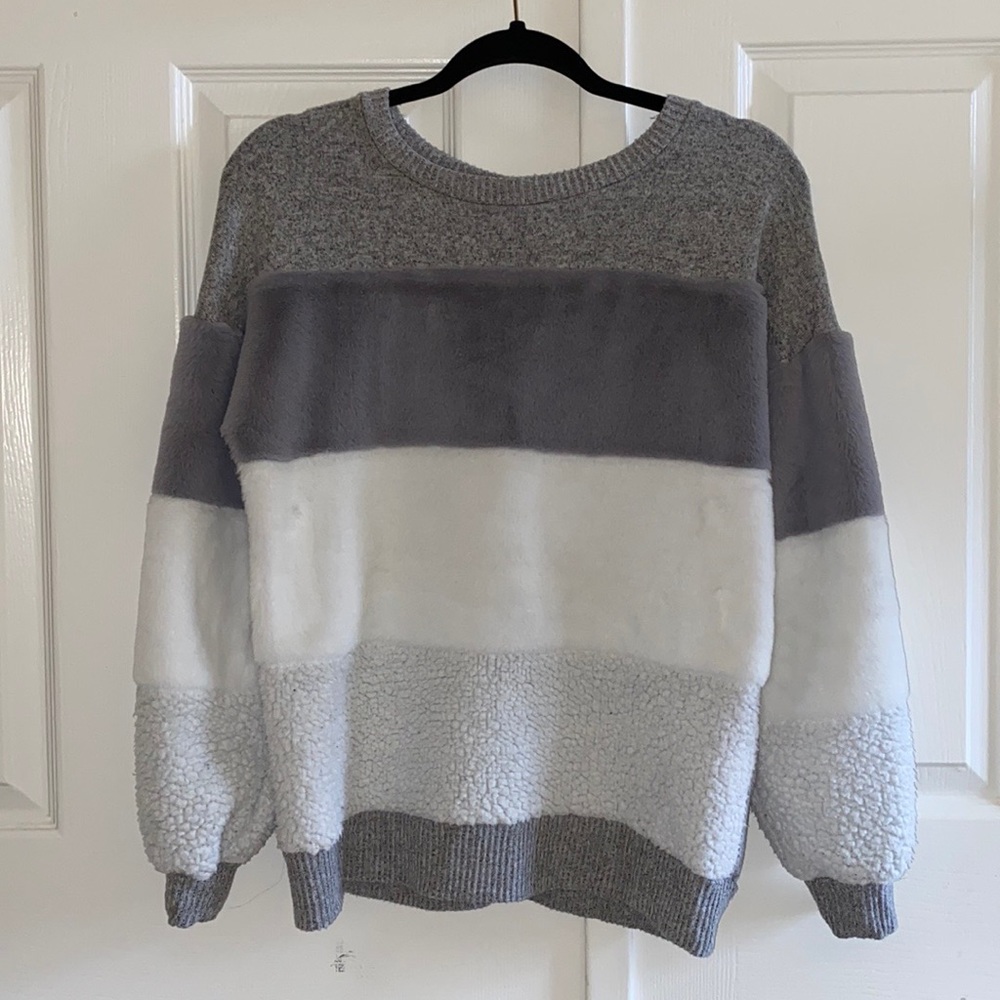 NWOT UO Grey and White Textured Soft and Fuzzy Sweater